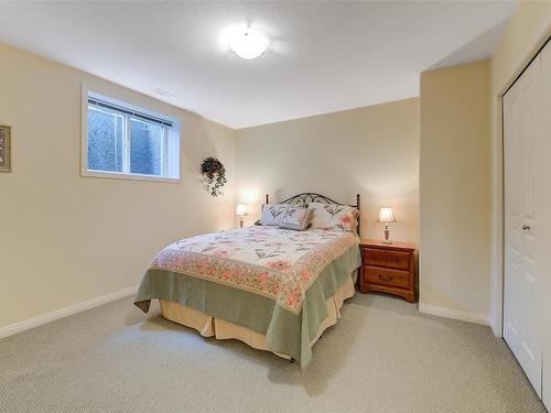 102-1188 Houghton Road, Kelowna, BC - Indoor Photo Showing Bedroom