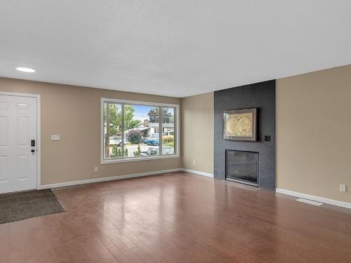 770 Fife Road, Kelowna, BC - Indoor With Fireplace