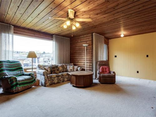 3585 Wiig Road, West Kelowna, BC - Indoor Photo Showing Living Room