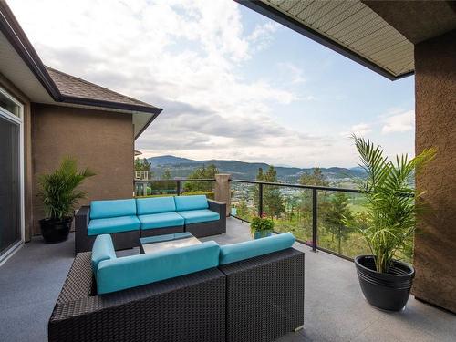 2567 Selkirk Drive, Kelowna, BC - Outdoor With Exterior
