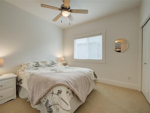 2567 Selkirk Drive, Kelowna, BC - Indoor Photo Showing Bedroom