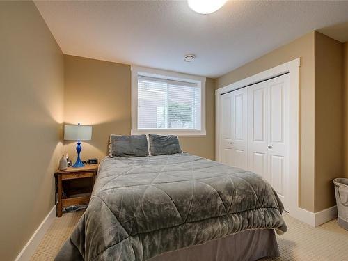 2567 Selkirk Drive, Kelowna, BC - Indoor Photo Showing Bedroom