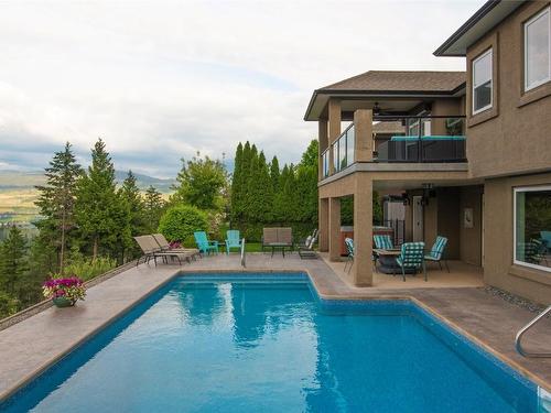 2567 Selkirk Drive, Kelowna, BC - Outdoor With In Ground Pool