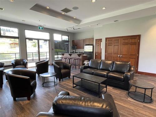 1769 Tower Ranch Drive, Kelowna, BC - Indoor Photo Showing Living Room