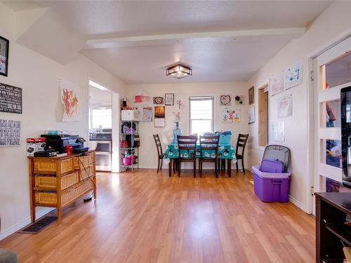 549 Van Horne Street, Penticton, BC - Indoor Photo Showing Living Room