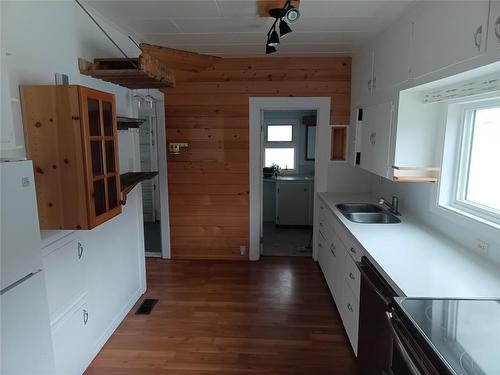 549 Van Horne Street, Penticton, BC - Indoor Photo Showing Kitchen With Double Sink