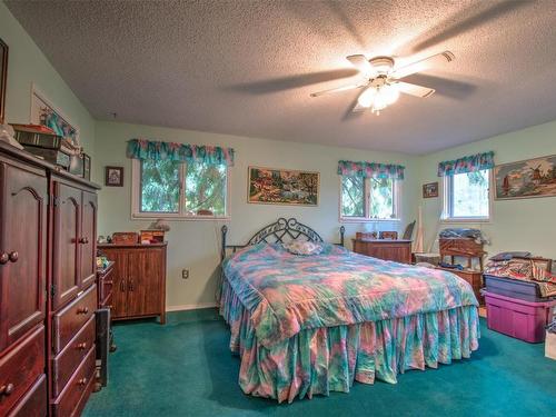 538 North Fork Road, Cherryville, BC - Indoor Photo Showing Bedroom