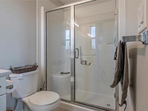 33-4600 Okanagan Avenue, Vernon, BC - Indoor Photo Showing Bathroom