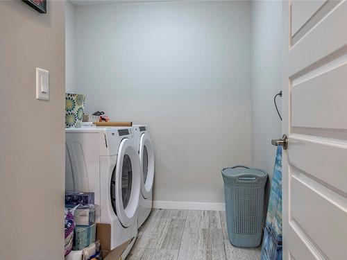 33-4600 Okanagan Avenue, Vernon, BC - Indoor Photo Showing Laundry Room