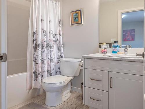 33-4600 Okanagan Avenue, Vernon, BC - Indoor Photo Showing Bathroom