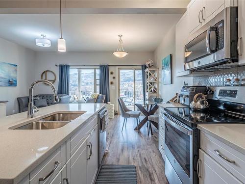 33-4600 Okanagan Avenue, Vernon, BC - Indoor Photo Showing Kitchen With Double Sink