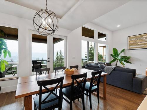 2510 Highlands Drive, Blind Bay, BC - Indoor Photo Showing Dining Room