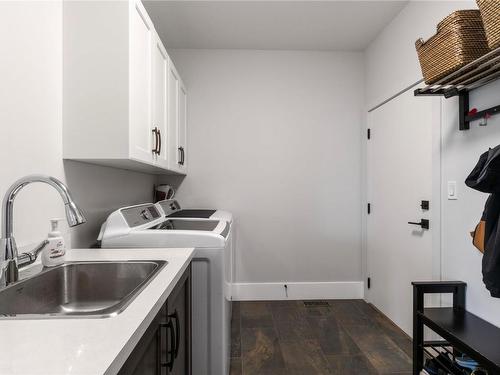 2510 Highlands Drive, Blind Bay, BC - Indoor Photo Showing Laundry Room