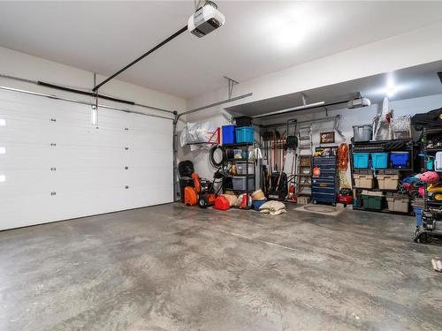 2510 Highlands Drive, Blind Bay, BC - Indoor Photo Showing Garage