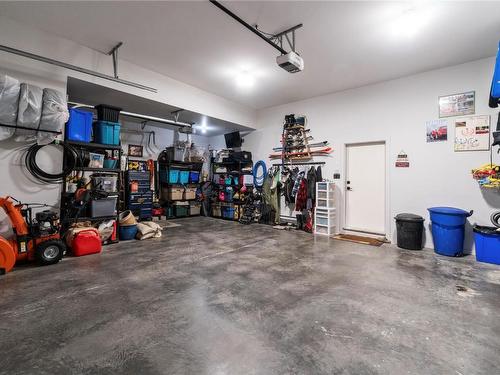 2510 Highlands Drive, Blind Bay, BC - Indoor Photo Showing Garage