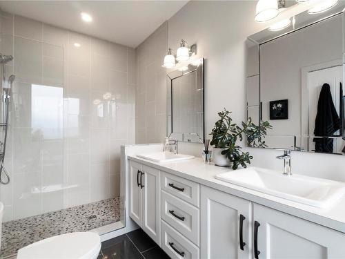2510 Highlands Drive, Blind Bay, BC - Indoor Photo Showing Bathroom