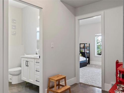 2510 Highlands Drive, Blind Bay, BC - Indoor Photo Showing Bathroom