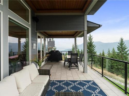 2510 Highlands Drive, Blind Bay, BC - Outdoor With Exterior