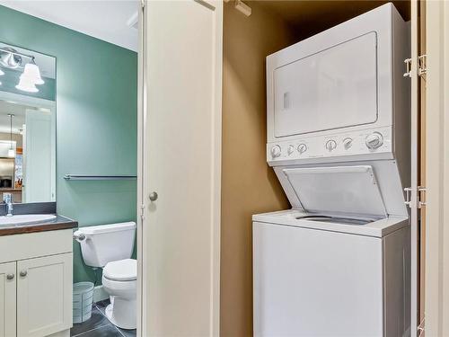 96-9845 Eastside Road, Vernon, BC - Indoor Photo Showing Laundry Room