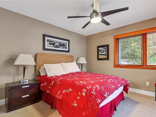 96-9845 Eastside Road, Vernon, BC - Indoor Photo Showing Bedroom