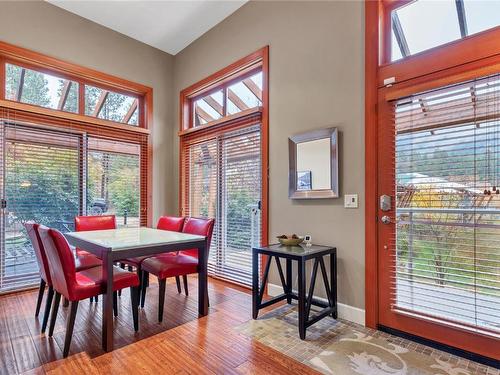 96-9845 Eastside Road, Vernon, BC - Indoor Photo Showing Dining Room