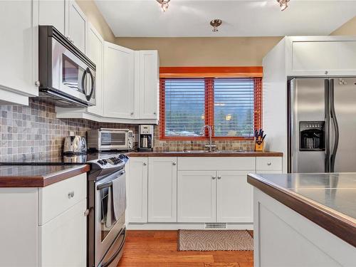 96-9845 Eastside Road, Vernon, BC - Indoor Photo Showing Kitchen With Stainless Steel Kitchen With Double Sink