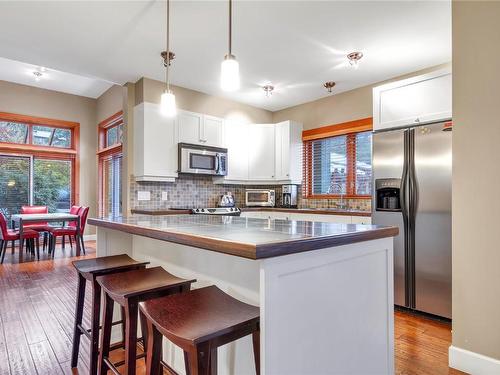 96-9845 Eastside Road, Vernon, BC - Indoor Photo Showing Kitchen With Upgraded Kitchen