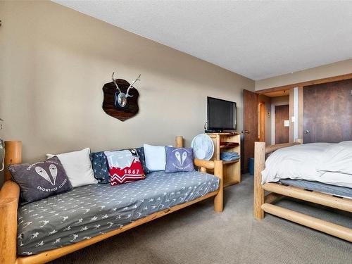 504-7470 Porcupine Road, Big White, BC - Indoor Photo Showing Bedroom