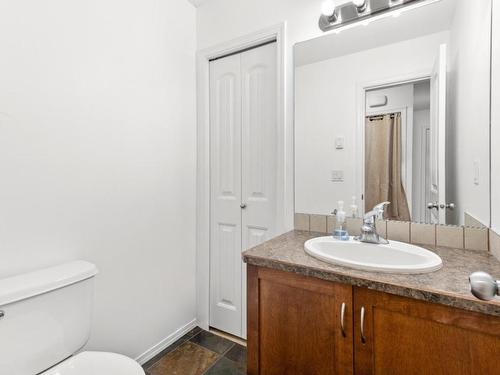 102-482 Westminster Avenue, Penticton, BC - Indoor Photo Showing Bathroom