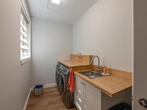 209 Ricard Place, Okanagan Falls, BC - Indoor Photo Showing Laundry Room
