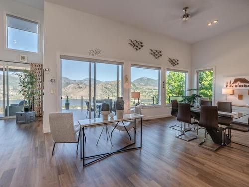 209 Ricard Place, Okanagan Falls, BC - Indoor Photo Showing Living Room