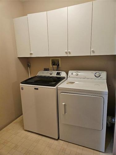 316-3335 Richter Street, Kelowna, BC - Indoor Photo Showing Laundry Room