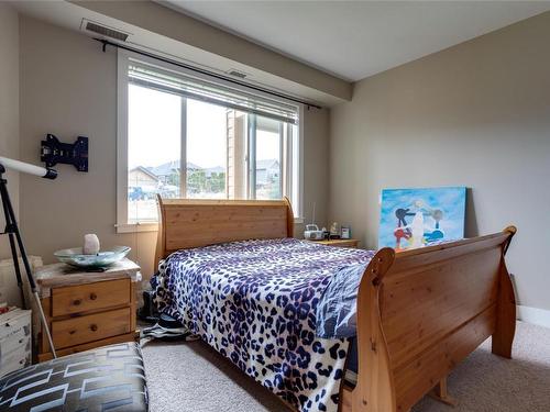 207-2532 Shoreline Drive, Lake Country, BC - Indoor Photo Showing Bedroom