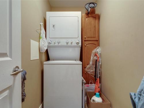 207-2532 Shoreline Drive, Lake Country, BC - Indoor Photo Showing Laundry Room