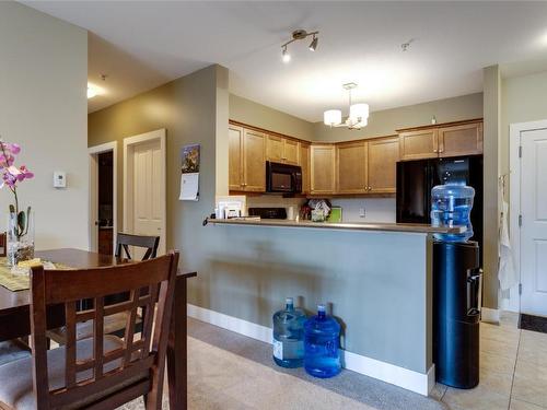 207-2532 Shoreline Drive, Lake Country, BC - Indoor Photo Showing Kitchen