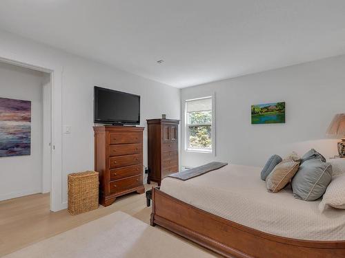 217-575 Sutherland Avenue, Kelowna, BC - Indoor Photo Showing Bedroom