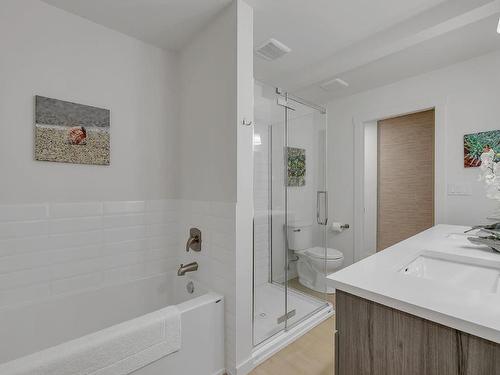 217-575 Sutherland Avenue, Kelowna, BC - Indoor Photo Showing Bathroom