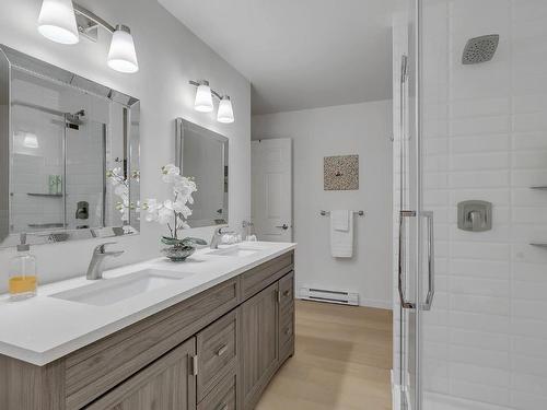 217-575 Sutherland Avenue, Kelowna, BC - Indoor Photo Showing Bathroom
