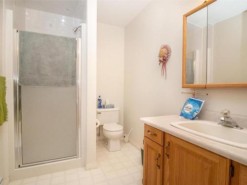 307-1055 Lawrence Avenue, Kelowna, BC - Indoor Photo Showing Bathroom