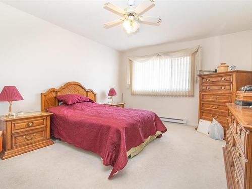 307-1055 Lawrence Avenue, Kelowna, BC - Indoor Photo Showing Bedroom
