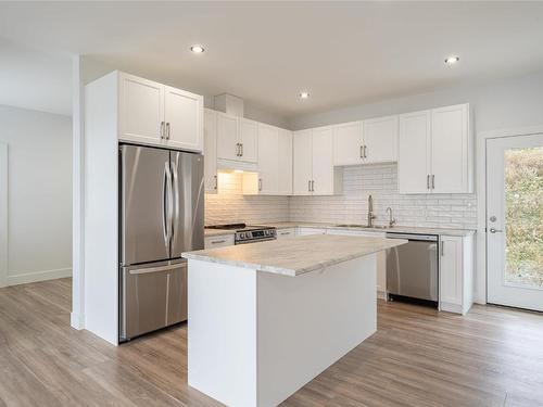 94 Elliott Road, Vernon, BC - Indoor Photo Showing Kitchen With Stainless Steel Kitchen With Upgraded Kitchen