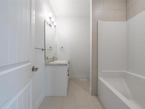 94 Elliott Road, Vernon, BC - Indoor Photo Showing Bathroom