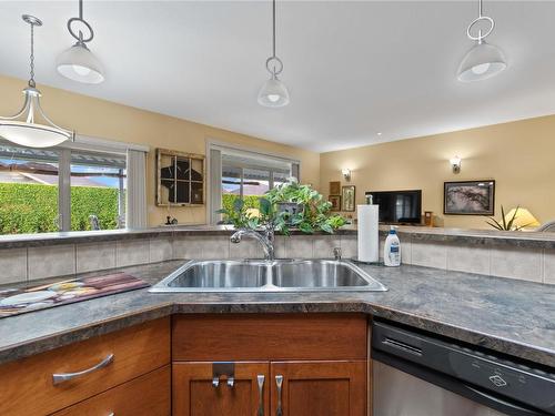 19-6450 Okanagan Landing Road, Vernon, BC - Indoor Photo Showing Kitchen With Double Sink
