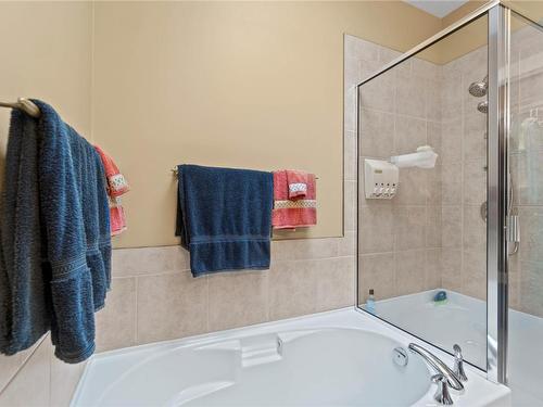 19-6450 Okanagan Landing Road, Vernon, BC - Indoor Photo Showing Bathroom