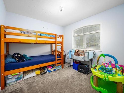 4204 Cascade Drive, Vernon, BC - Indoor Photo Showing Bedroom