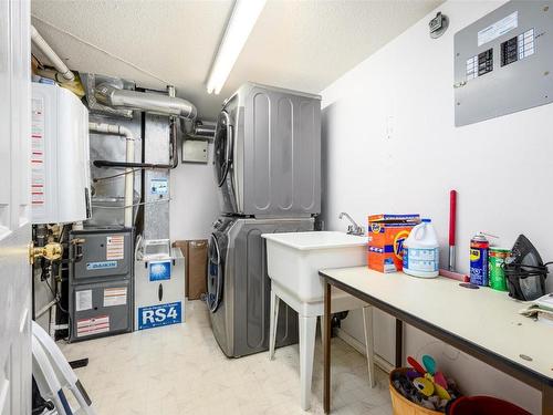 4204 Cascade Drive, Vernon, BC - Indoor Photo Showing Laundry Room