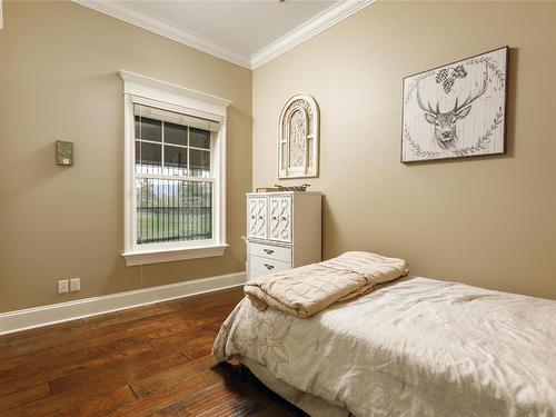 4170, 4172 Mcclain Road, Kelowna, BC - Indoor Photo Showing Bedroom
