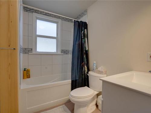3908 29 Street, Vernon, BC - Indoor Photo Showing Bathroom