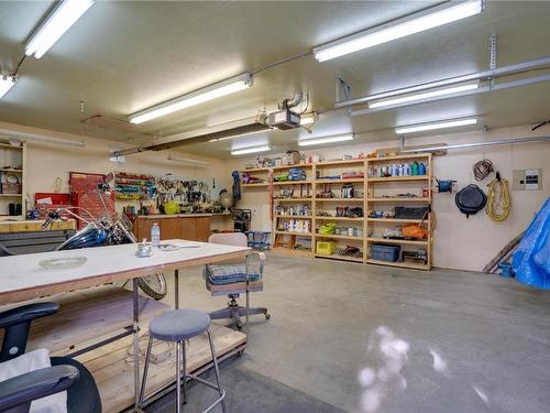 3908 29 Street, Vernon, BC - Indoor Photo Showing Garage