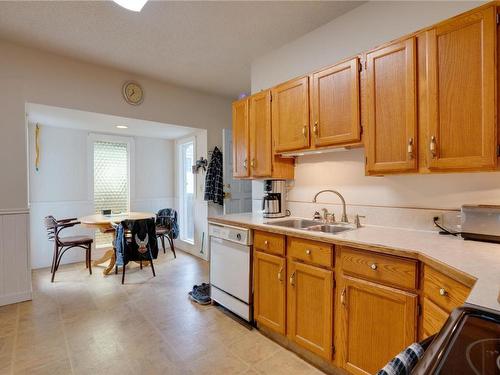3908 29 Street, Vernon, BC - Indoor Photo Showing Kitchen With Double Sink